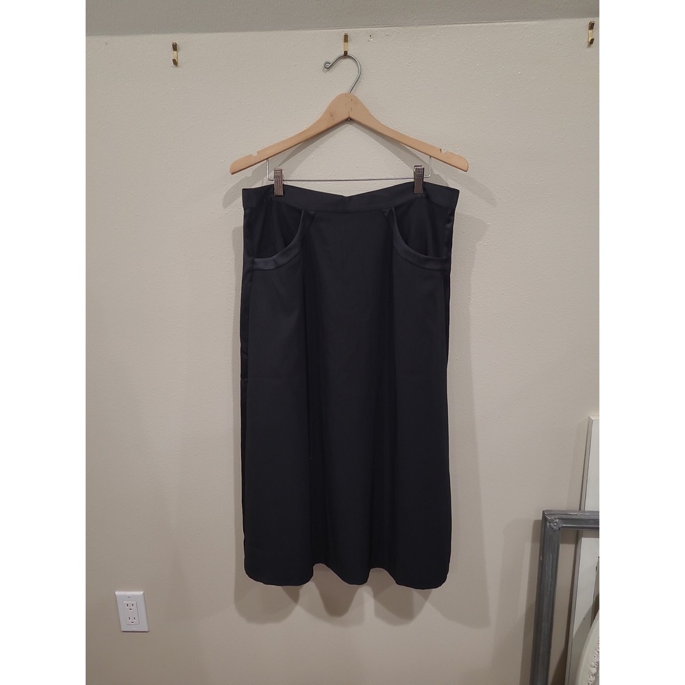 Banana Republic black Midi Skirt tuxedo satin side and pocket accent Women SZ 12